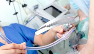 Study contradicts expert opinion recommending ramped positioning in ICU intubations. Study contradicts expert opinion recommending ramped positioning in ICU intubations.